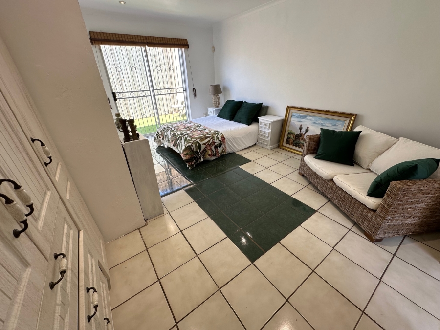 5 Bedroom Property for Sale in Gonubie North Eastern Cape